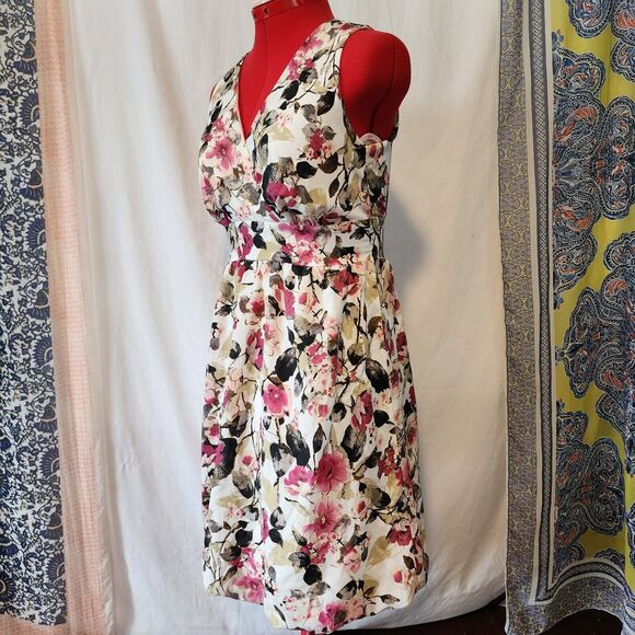 MAURICES White Floral Sleeveless Knee Length V Neck Dress Size 3/4 - Picture 3 of 6